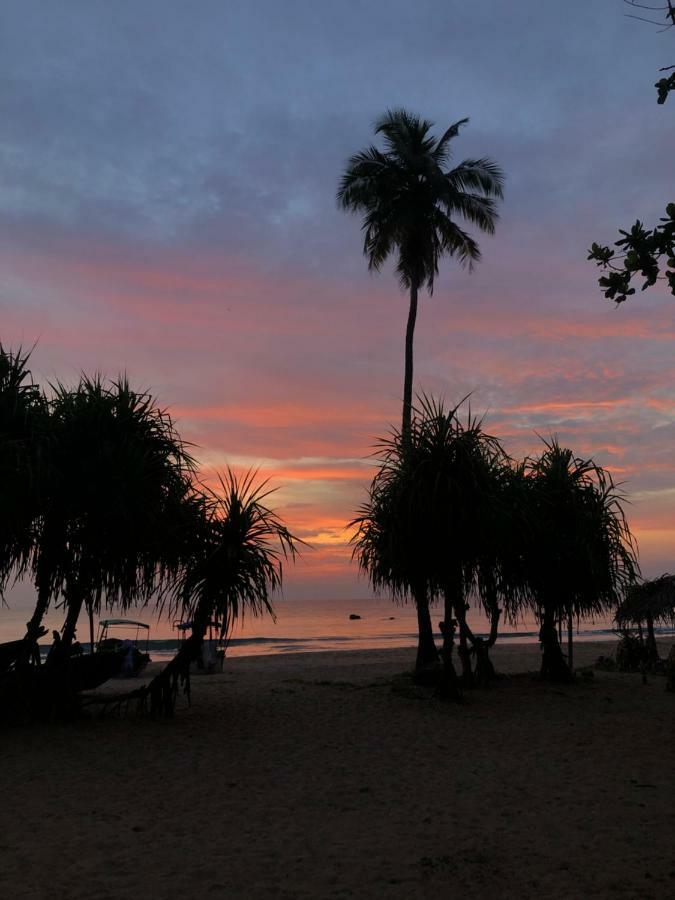 Hotel Moon Isle Beach Bungalow Nilaveli Exterior foto